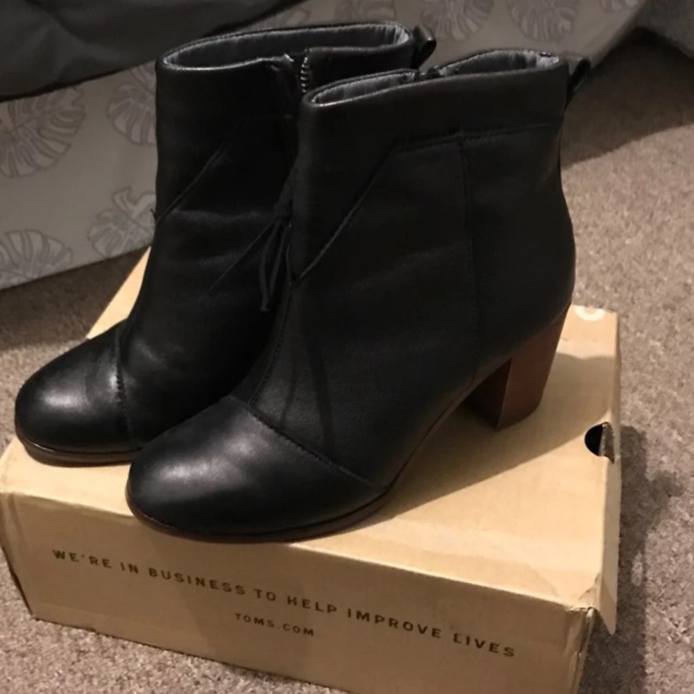 Toms Lunata Booties. Size 7. Super comfy!